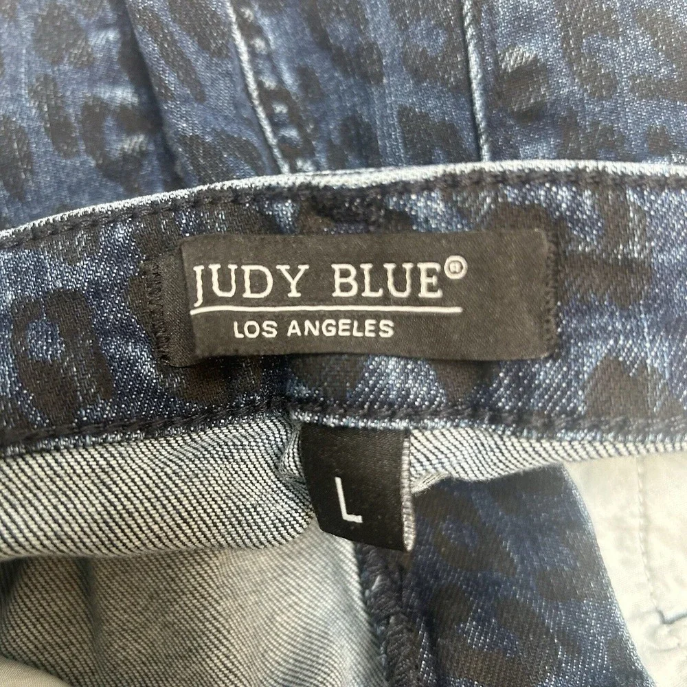 Judy Blue Leopard Print Mid‎ Rise Fray Hem Denim Shorts Size Large Style #150196 - Picture 2 of 5